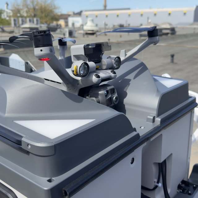 DJI drón a dokkolóállomáson